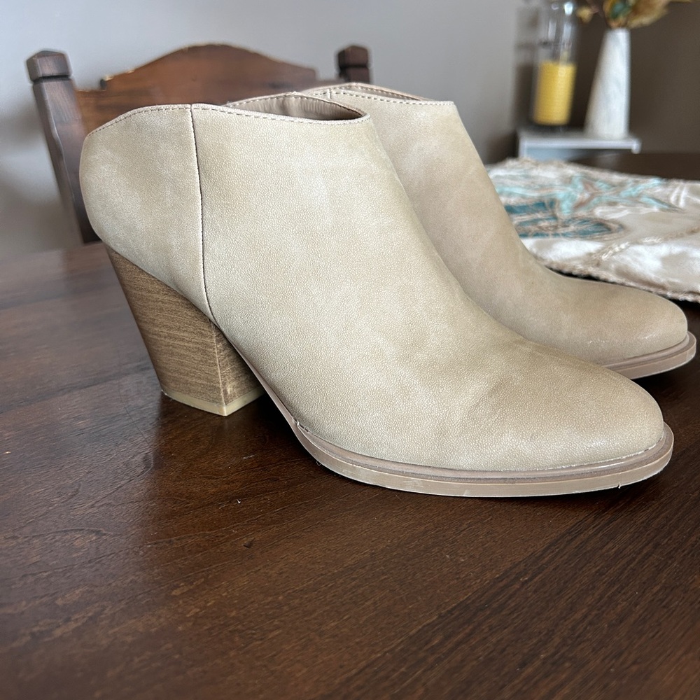 Women's Tan faux Leather Slip on boots